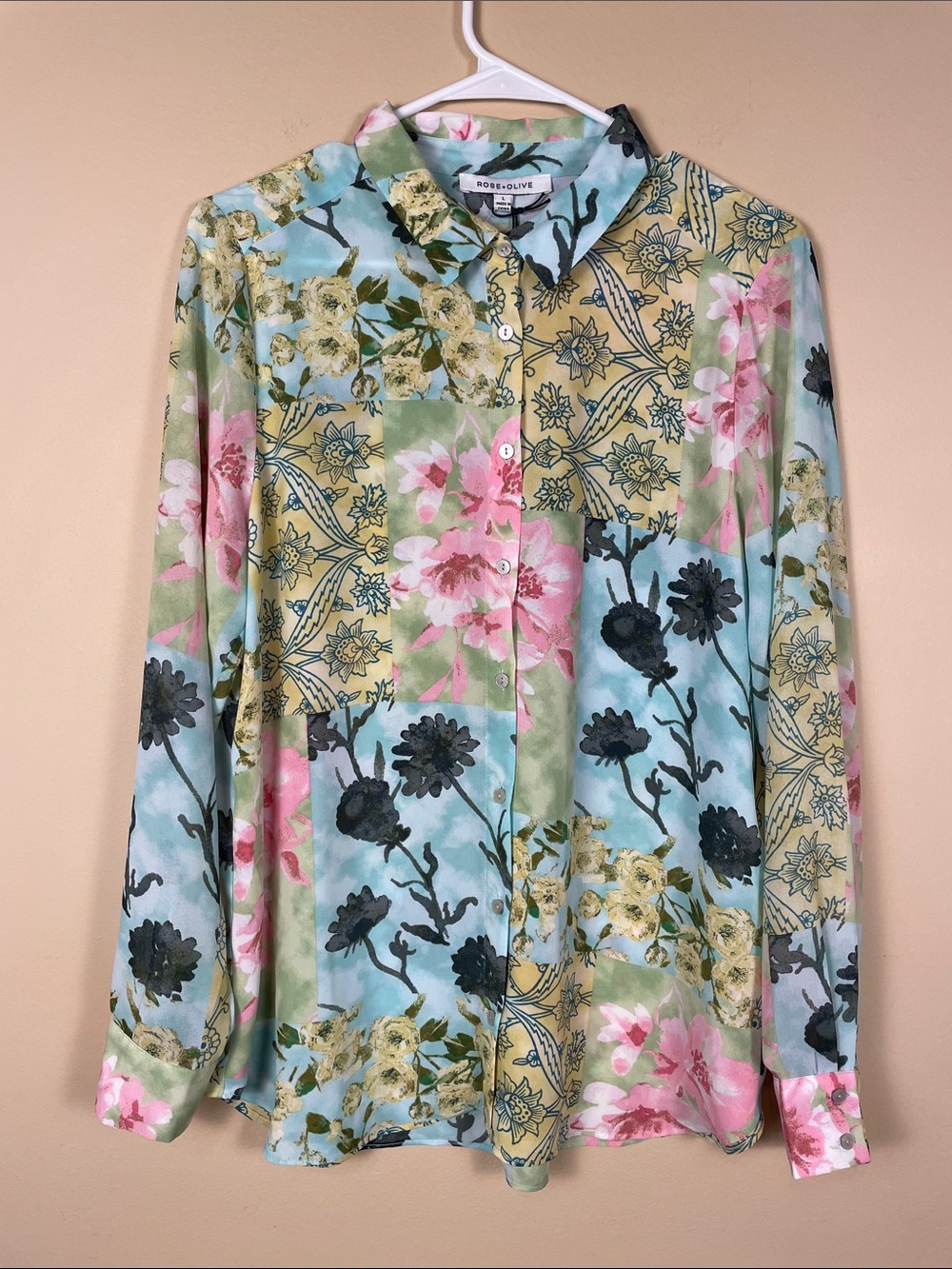 NWT Rose & Olive Women’s Floral Print Patchwork Silky LS Button-Up Blouse